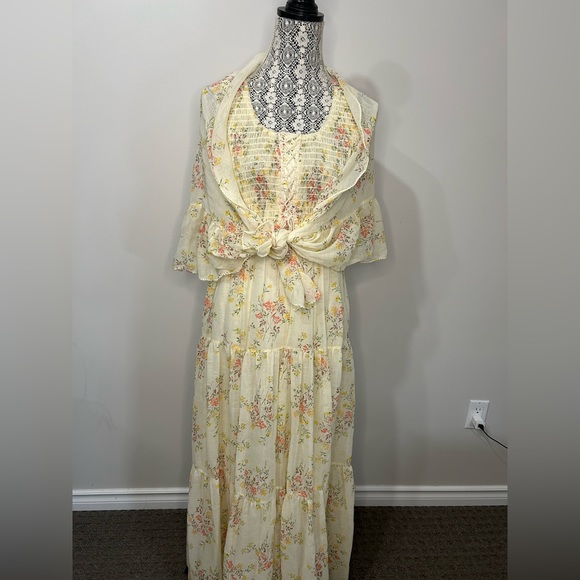 Vintage floral Gunne Sax style maxi dress with tiered skirt and matching shawl - Picture 2 of 15